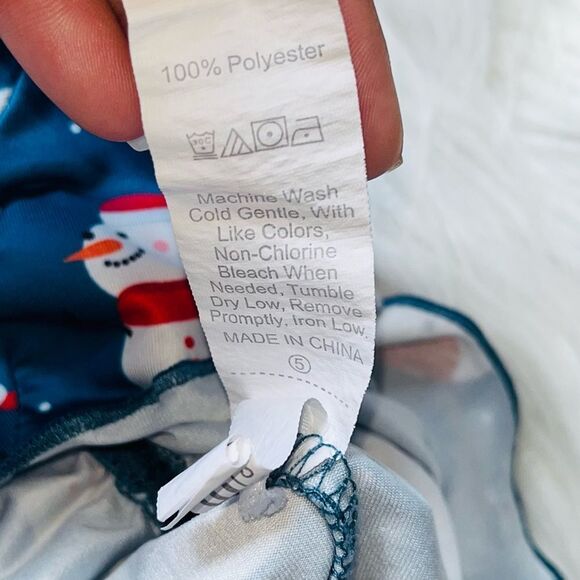 SHEIN | Christmas Themed Pajama Set Medium - Picture 4 of 4